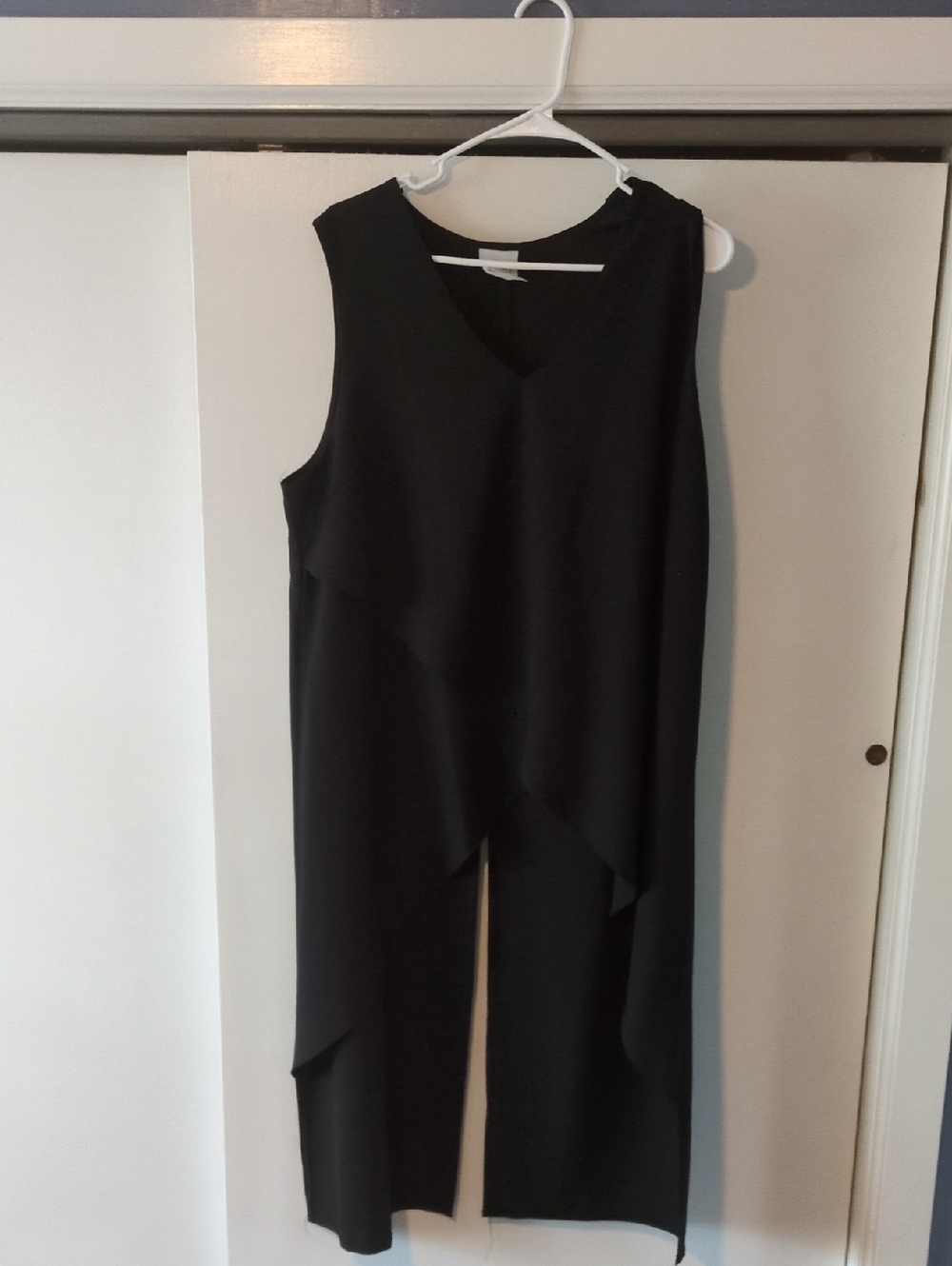 Black Sleeveless V-Neck Layered Duster